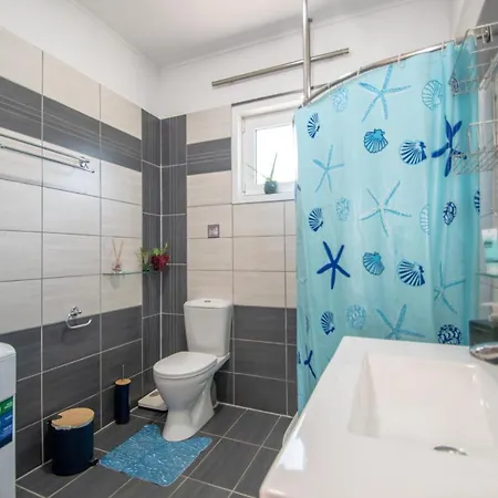 Konstantinos Holidays House *