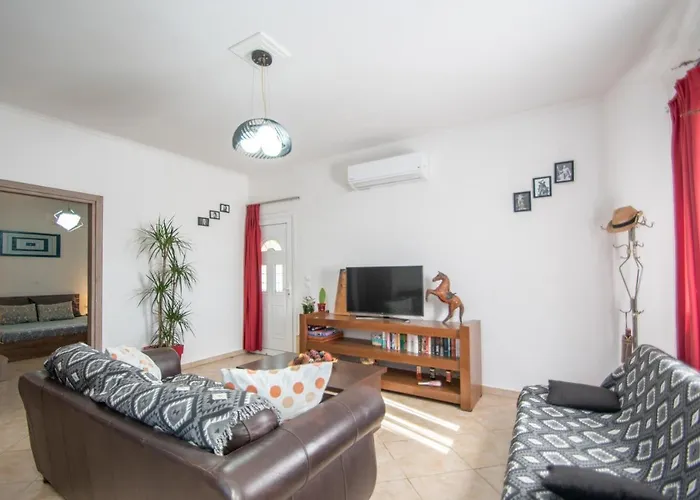 Konstantinos Holidays House לגאנאס