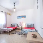 Konstantinos Holidays House *