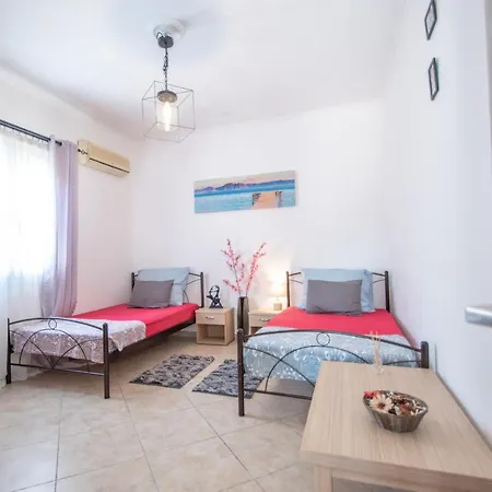 Konstantinos Holidays House *