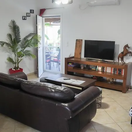 Konstantinos Holidays House *